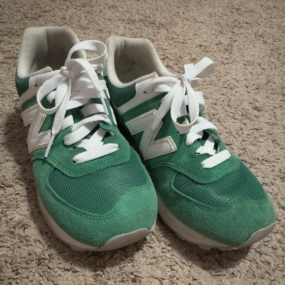 New Balance 574 Classic - Picture 1 of 5